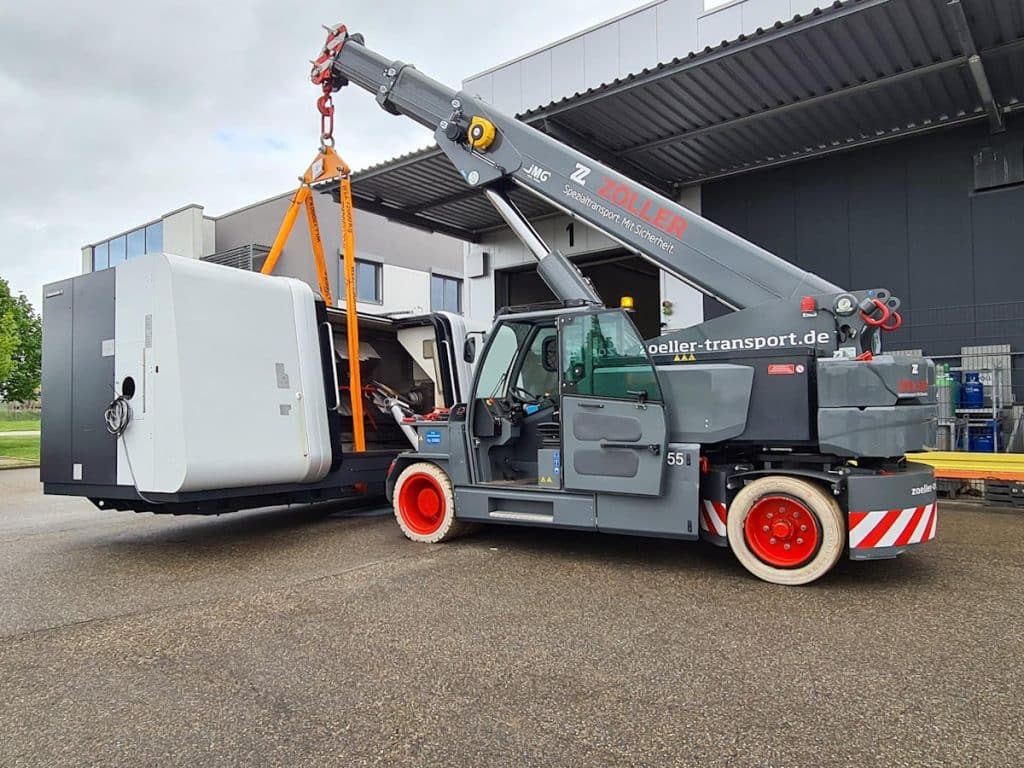 Maschineneinbringung mit unserem 25t Pick & Carry Kran