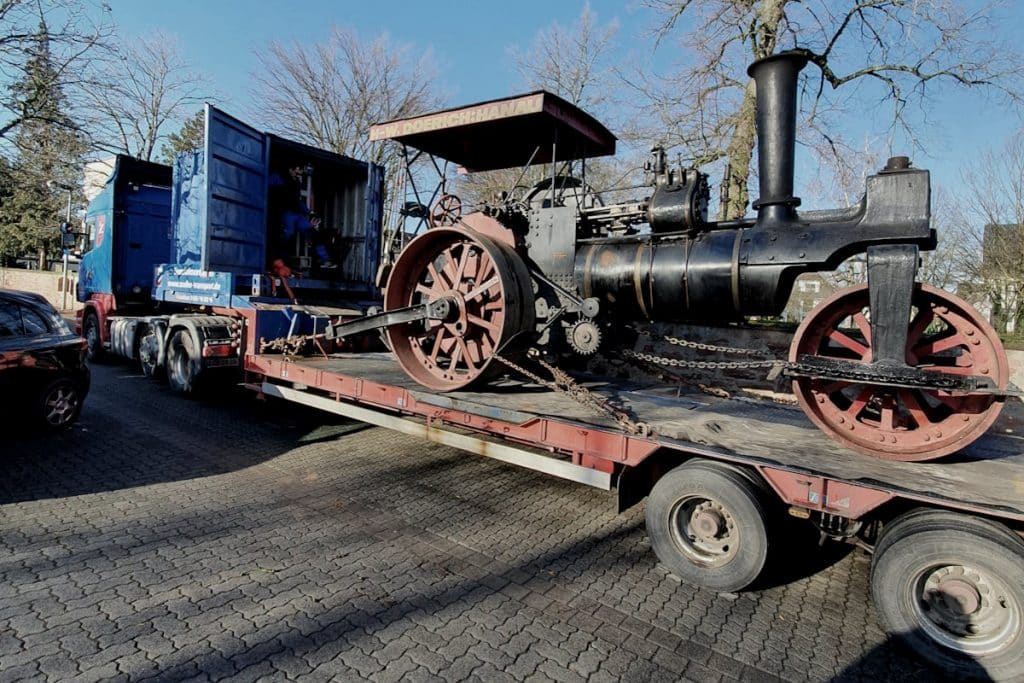 Transport historischee Dampflo